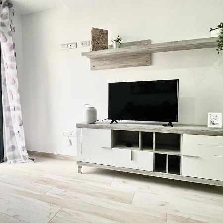 Island Suites Арона Екстериор снимка