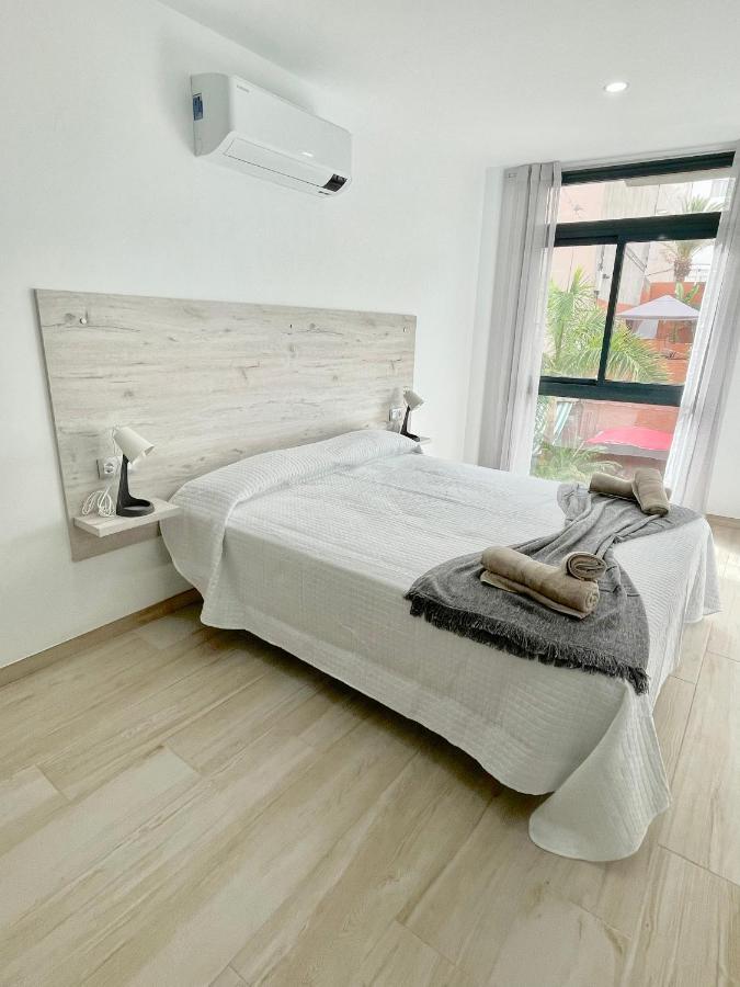 Island Suites Арона Екстериор снимка