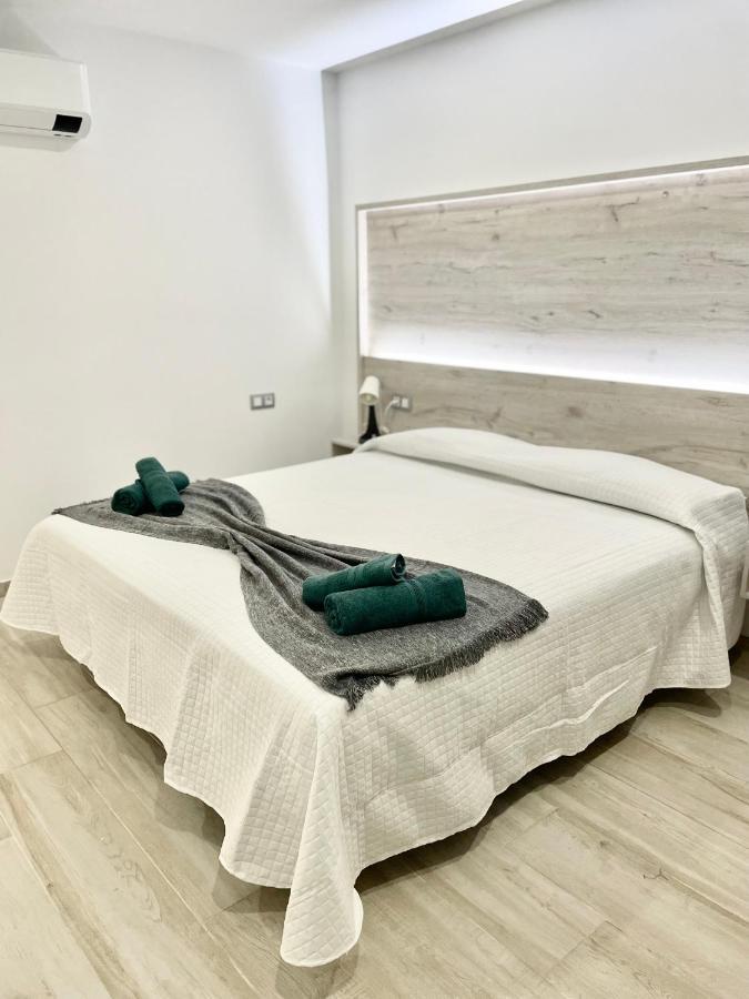 Island Suites Арона Екстериор снимка