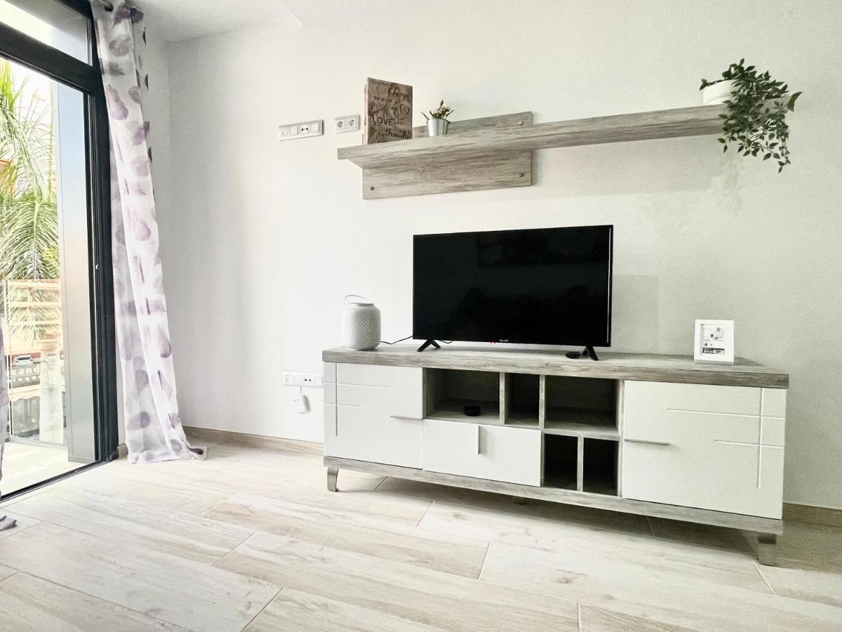 Island Suites Арона Екстериор снимка