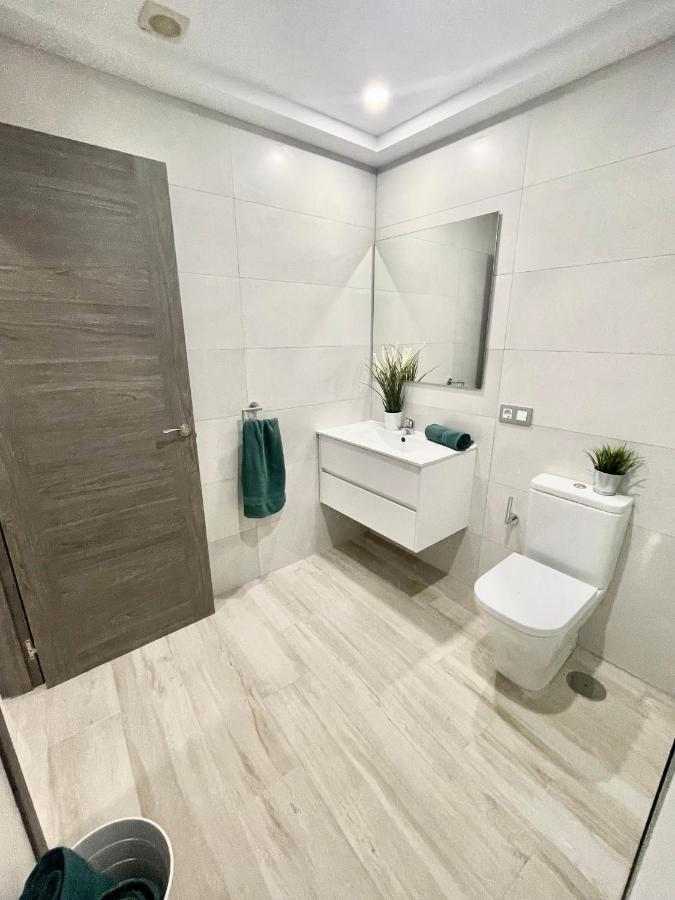 Island Suites Арона Екстериор снимка
