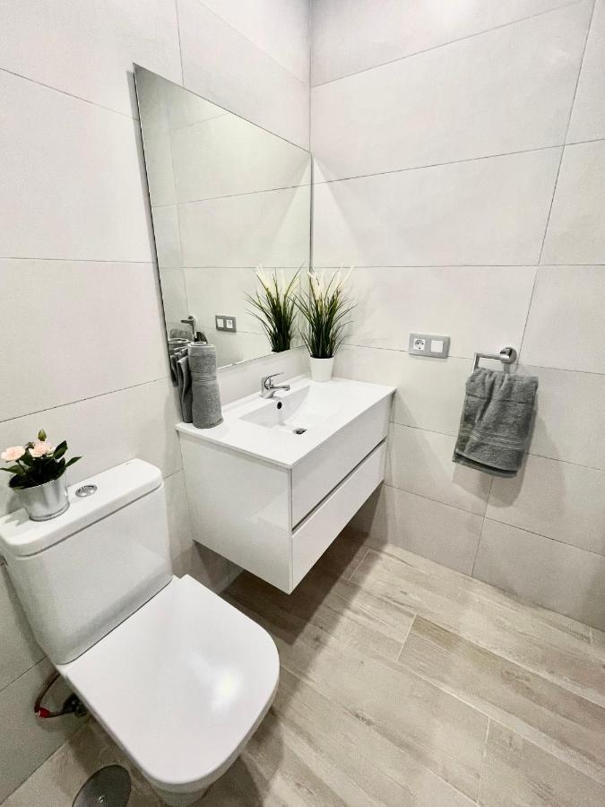 Island Suites Арона Екстериор снимка