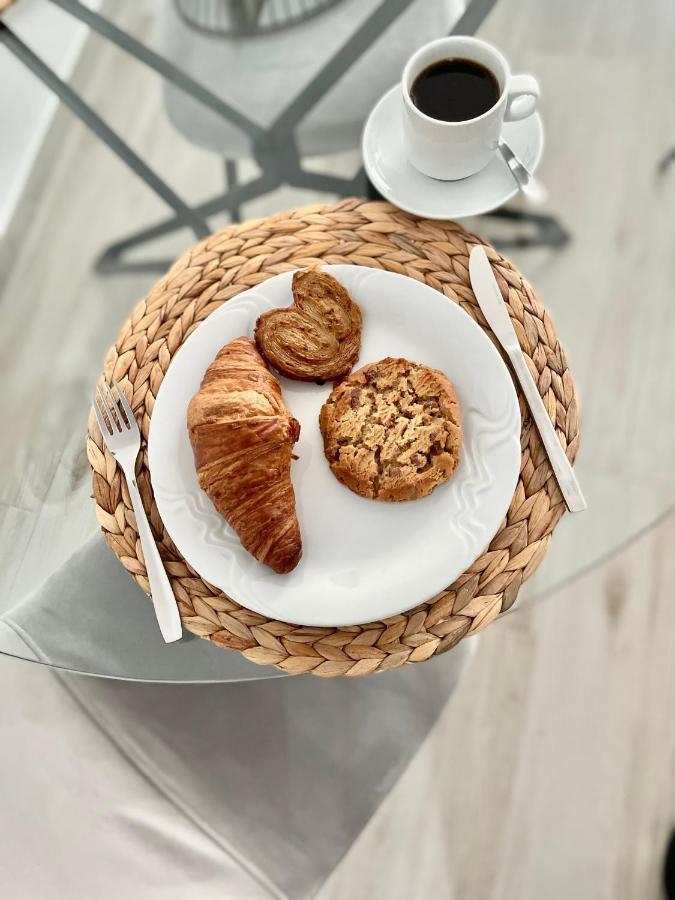 Island Suites Арона Екстериор снимка