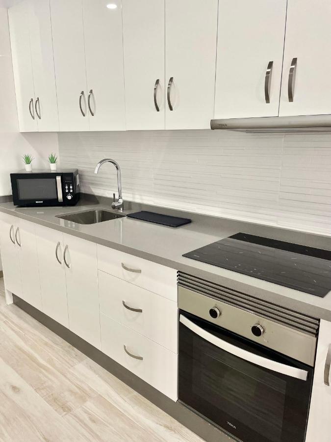 Island Suites Арона Екстериор снимка