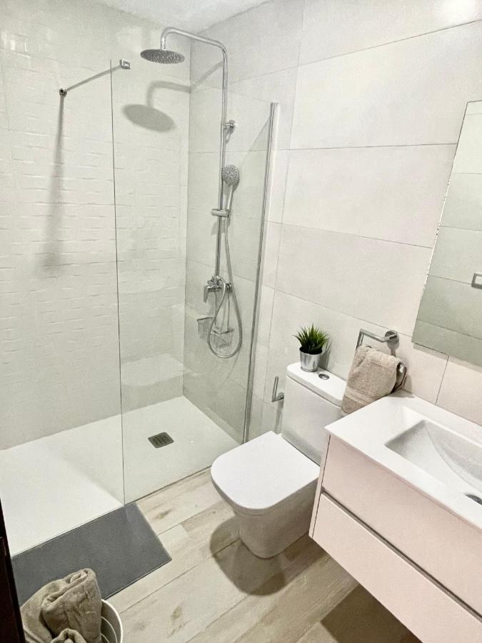Island Suites Арона Екстериор снимка