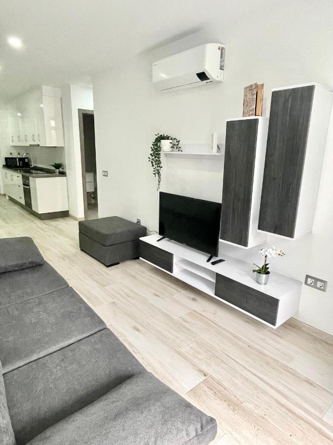 Island Suites Арона Екстериор снимка