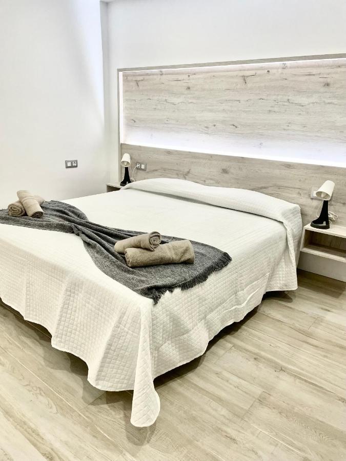 Island Suites Арона Екстериор снимка