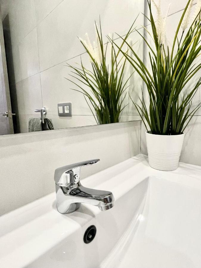 Island Suites Арона Екстериор снимка