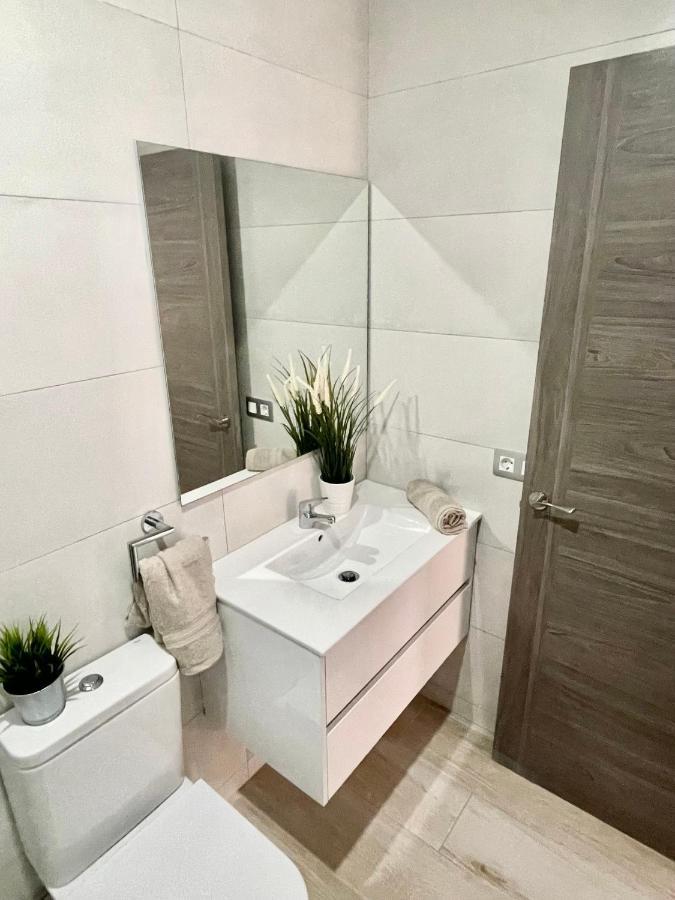 Island Suites Арона Екстериор снимка